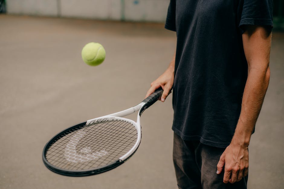  Wie viele Sätze muss man beim Tennis gewinnen, um ein Match zu gewinnen?